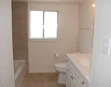 3520 Sunnydale Lane - Photo Thumbnail 6