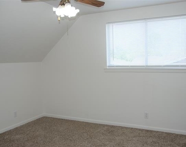 3520 Sunnydale Lane - Photo Thumbnail 7