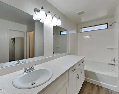 13383 W Watson Lane - Photo Thumbnail 5