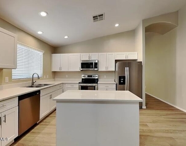 13383 W Watson Lane - Photo Thumbnail 3