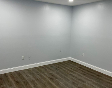 1021 Mockingbird Lane - Photo Thumbnail 9