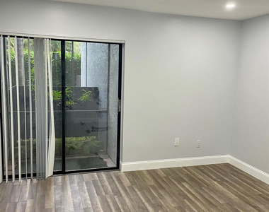 1021 Mockingbird Lane - Photo Thumbnail 5