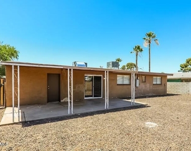 3132 W Surrey Avenue - Photo Thumbnail 8