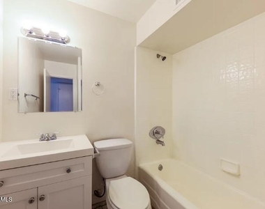 3132 W Surrey Avenue - Photo Thumbnail 7