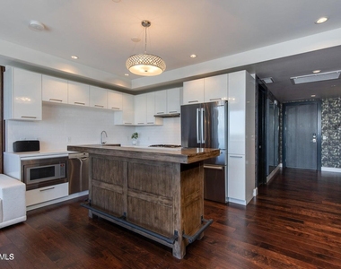 4422 N 75th Street - Photo Thumbnail 3