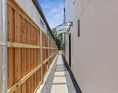 2327 Vagas Street - Photo Thumbnail 12