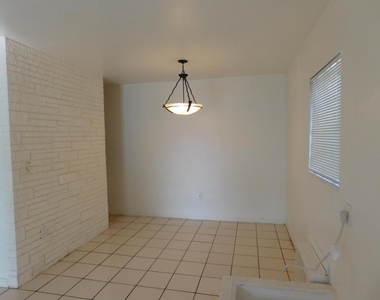 435 Nw 30th Avenue - Photo Thumbnail 4