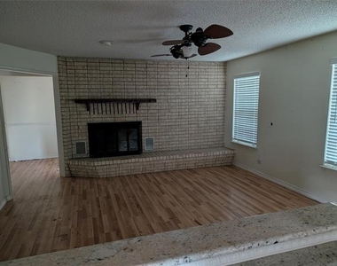 111 Holiday Drive - Photo Thumbnail 2
