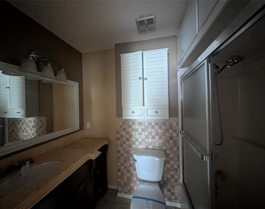 111 Holiday Drive - Photo Thumbnail 3