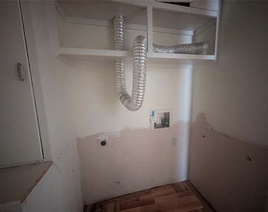 111 Holiday Drive - Photo Thumbnail 8