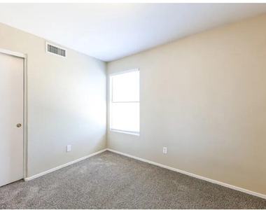 12937 W Holly Street - Photo Thumbnail 11