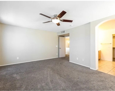 12937 W Holly Street - Photo Thumbnail 7