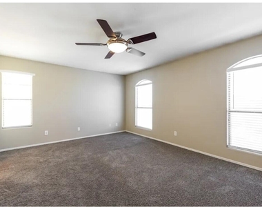 12937 W Holly Street - Photo Thumbnail 8