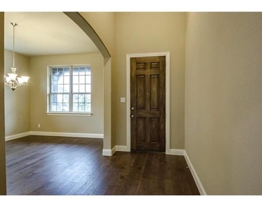 10671 Villanova Drive - Photo Thumbnail 2