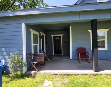 801 Nw Main Street - Photo Thumbnail 1