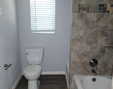 801 Nw Main Street - Photo Thumbnail 6