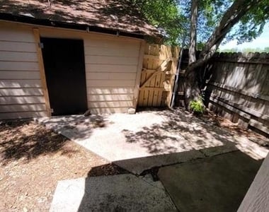 801 Nw Main Street - Photo Thumbnail 16