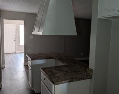 1116 Cindy Street - Photo Thumbnail 8