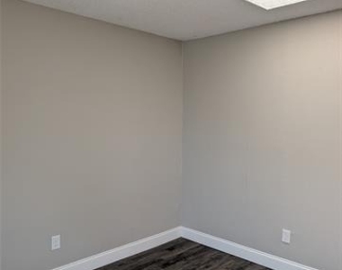 1116 Cindy Street - Photo Thumbnail 11