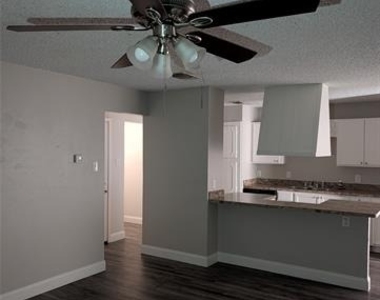 1116 Cindy Street - Photo Thumbnail 4