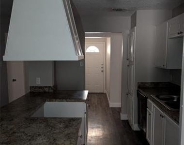 1116 Cindy Street - Photo Thumbnail 6
