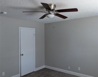 1116 Cindy Street - Photo Thumbnail 15