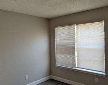 1116 Cindy Street - Photo Thumbnail 10