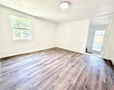211 S Mabel Street - Photo Thumbnail 10
