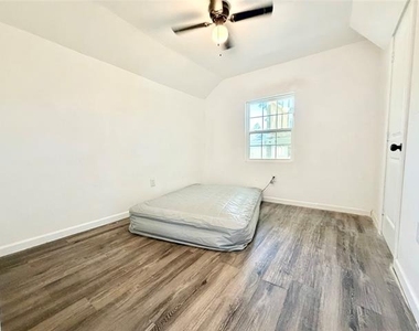 211 S Mabel Street - Photo Thumbnail 9