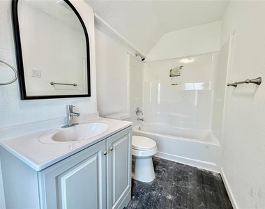 211 S Mabel Street - Photo Thumbnail 6