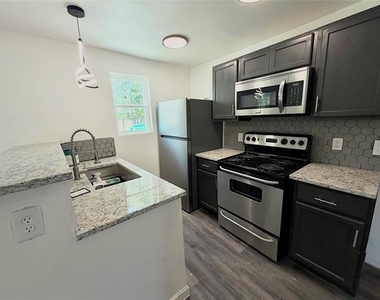 211 S Mabel Street - Photo Thumbnail 3