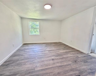 211 S Mabel Street - Photo Thumbnail 7