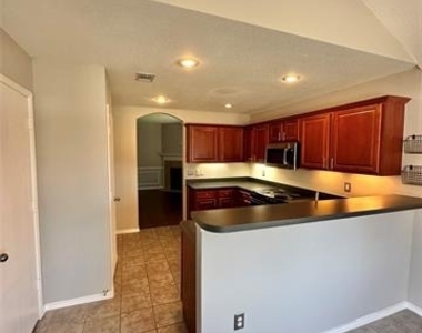 4905 Spur Ridge Court - Photo Thumbnail 5