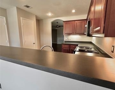 4905 Spur Ridge Court - Photo Thumbnail 6