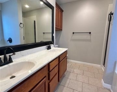 4905 Spur Ridge Court - Photo Thumbnail 10