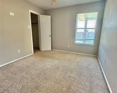 4905 Spur Ridge Court - Photo Thumbnail 13