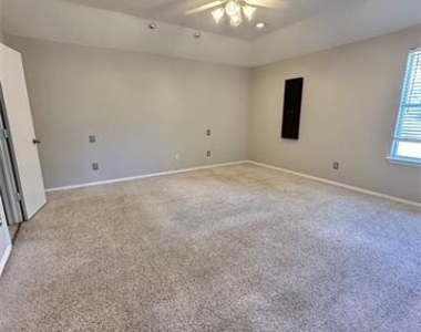 4905 Spur Ridge Court - Photo Thumbnail 8