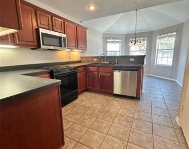 4905 Spur Ridge Court - Photo Thumbnail 4