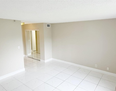 2788 Tennis Club Drive - Photo Thumbnail 14