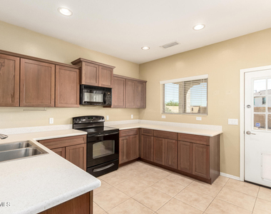 8859 N 181st Avenue - Photo Thumbnail 9