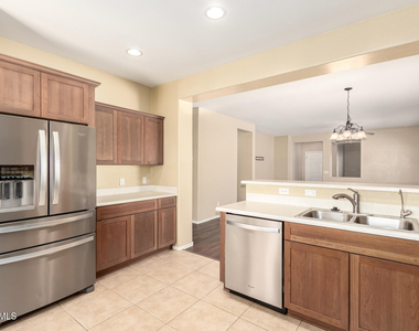 8859 N 181st Avenue - Photo Thumbnail 11