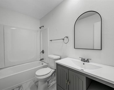 4940 Watkins Drive - Photo Thumbnail 17