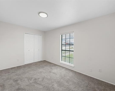 4940 Watkins Drive - Photo Thumbnail 15