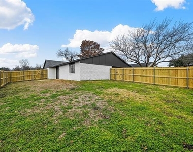 4940 Watkins Drive - Photo Thumbnail 20