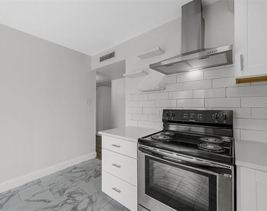 4940 Watkins Drive - Photo Thumbnail 7