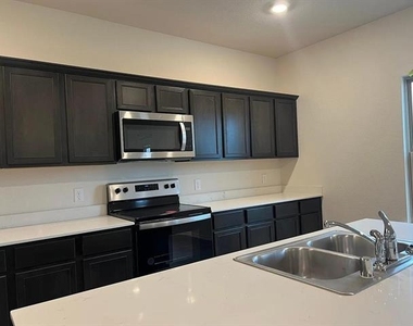 329 Sage Street - Photo Thumbnail 5
