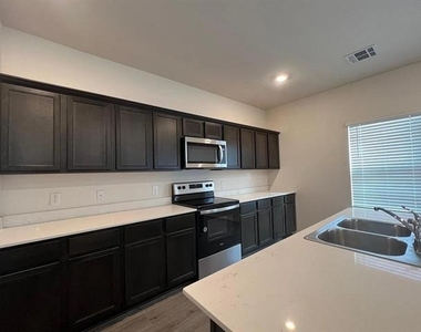 329 Sage Street - Photo Thumbnail 7