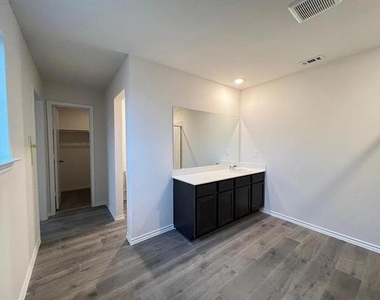 329 Sage Street - Photo Thumbnail 13