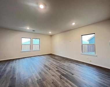 329 Sage Street - Photo Thumbnail 4