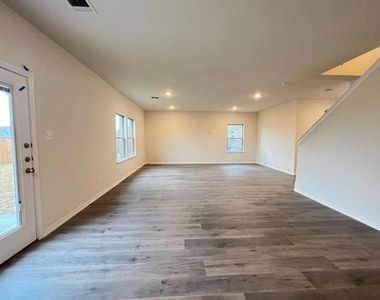 329 Sage Street - Photo Thumbnail 3